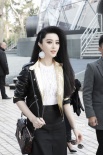女星奔赴时装周 桂纶镁穿透视装范冰冰压轴亮相