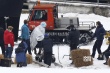 《飞鹰埃迪》曝新片场照 “狼叔”叼烟开铲雪车