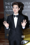 EXO都暻秀提名最佳新人奖 现身红毯人气火爆