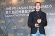 《白日焰火》获最佳编剧奖 刁亦男后台开心捧杯