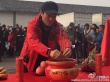《長城》正式開機(jī) 張藝謀紅衣祭拜眾老外圍觀