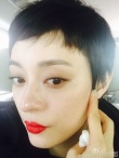 孙俪晒短发红唇美照 网友调侃：像邓超男扮女装