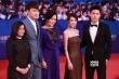 《我是女王》剧组登红毯 陈乔恩抹胸裙性感美艳