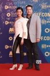 伍仕贤、龚蓓苾夫妇亮相红毯 影人伉俪亲密默契