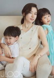44歲李英愛攜龍鳳胎拍寫真大片 一家美人顏值高