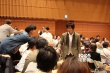 《積愛之人》試映 佐藤浩市攜“妻”共筑愛心墻