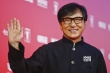 成龙携《铁道飞虎》亮相 与粉丝亲密互动接地气