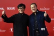 成龙携《铁道飞虎》亮相 与粉丝亲密互动接地气
