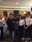 李晨紧牵范冰冰录节目一路呵护 秀恩爱停不下来