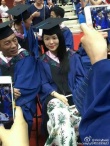 李湘EMBA硕士课程结束晒毕业照 辣妈变身学生妹