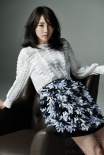 白百何封面写真走轻熟女路线 皓齿明眸时尚靓丽