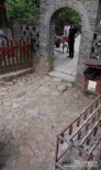 曝黃曉明生子心切 撇下baby赴遼寧孤山求簽問道