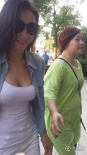 张柏芝录节目笑容满面 穿紧身T恤上围呼之欲出