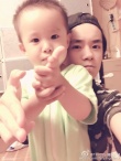 TFBOYS易烊千玺弟弟萌照曝光 兄弟俩表情神同步