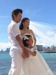 43岁牛莉再披婚纱拍结婚照 女儿当花童场面温馨