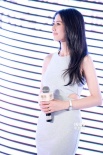 高圆圆紧身裙出席活动 温婉动人长发飘逸仙气足