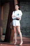 宋佳时尚街拍写真曝光 优雅露美腿女人味十足