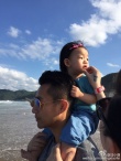 汪小菲曬照秀甜蜜 與大S及小玥兒海邊相依相偎
