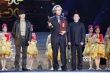 《狼图腾》获最佳美术奖 全荣哲登台感谢团队