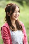 板野友美演中国电影《雨衣》 上演纯美跨国恋情