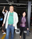 黄晓明baby酒店见双亲 身穿黑衣低头禁止拍照