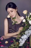 蔣欣優(yōu)雅寫真風韻十足 花叢中秀完美身材曲線