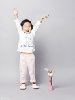 綜藝一姐甜馨登封面 變軟妹子眼神逗萌笑容甜