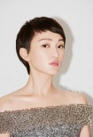 周迅白百何齊登雜志封面賣萌 粉色系變嬌媚少女