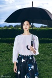 張歆藝秋季時尚大片曝光 穿唯美長裙露美長腿