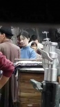 《營(yíng)救飛虎隊(duì)》曝片場(chǎng)照 劉亦菲演寡婦扮相質(zhì)樸