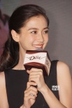 Angelababy捞金分享婚后甜蜜 嘟嘴卖萌摆可爱POSE