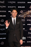 日本男星妻夫木聪现身金马红毯 西装笔挺超帅气