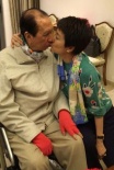 賭王何鴻燊94歲生日:二太捐200萬祝壽 四太獻(xiàn)吻