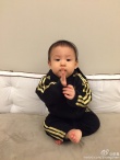 張震首曬女兒正面照 小臉肉嘟嘟盤腿打坐顯呆萌