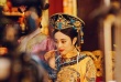 羋月穿越千年再當(dāng)甄嬛 孫儷穿戲服坐龍椅氣勢足