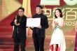 《巴图快跑》斩获优秀儿童片奖 颜丹晨登台颁奖
