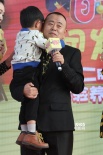 潘长江与外孙长相太相似 小宝贝亮相被吓得大哭