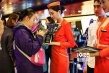 《蒸發(fā)太平洋》圣誕路演 模特化身空乘亮相影院
