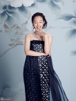 白百何性感時尚寫真展美腿 抹胸印花長裙飄逸