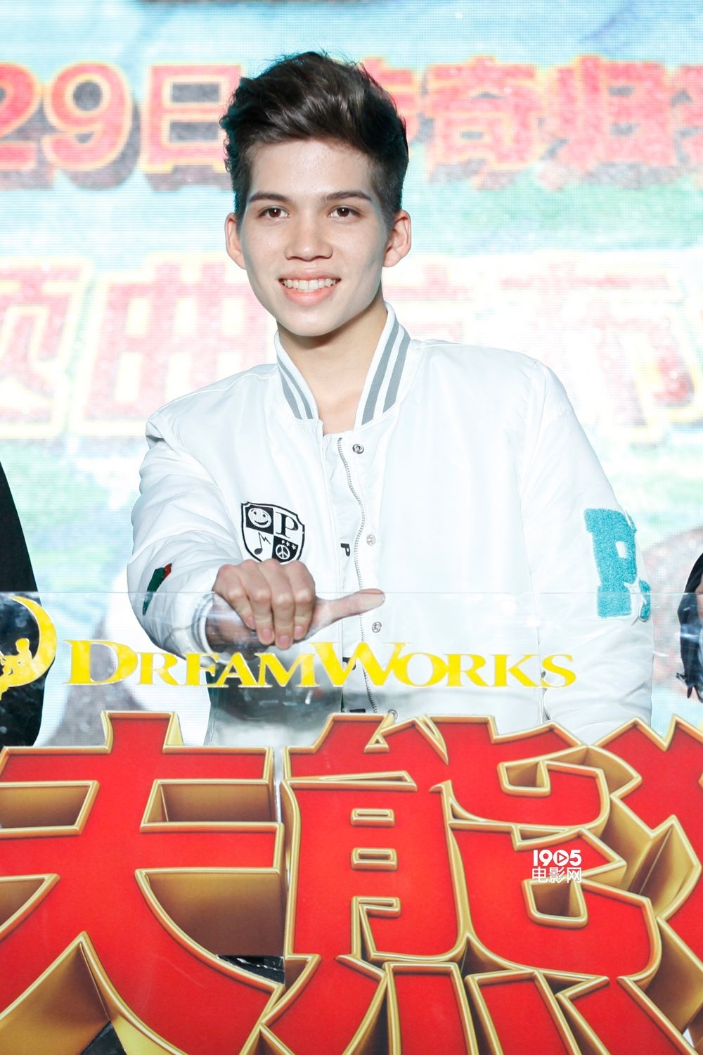 影迷期待的《try》终于首露真容,作为演唱者的周杰伦也携徒弟派伟俊