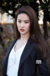 中国女星登时装周 杨紫琼秀恩爱刘亦菲变天仙攻