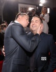 克鲁尼携妻亮相《凯撒万岁》首映 钱老板强吻男星