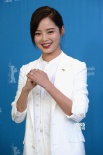 《长江图》发布会 主演辛芷蕾一袭白衣干练惊艳