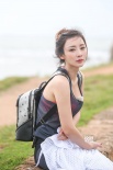 柳巖海灘“烈日瑜伽”秀身材 斯里蘭卡陪伴父母