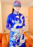 楊麗萍日本秀民族風 藝術長衫繡白龍仙氣十足