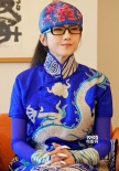 楊麗萍日本秀民族風 藝術長衫繡白龍仙氣十足