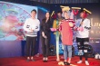 Angelababy与粉丝庆27岁生日 黄晓明送慈善大礼