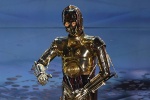 “星战”众机器人乱入颁奖礼 C-3PO恶搞小金人