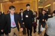 全國(guó)政協(xié)委員姚明、劉翔報(bào)到 大批記者追隨采訪