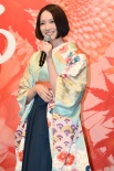 Perfume助阵《花牌情缘》见面会 广濑铃学跳舞